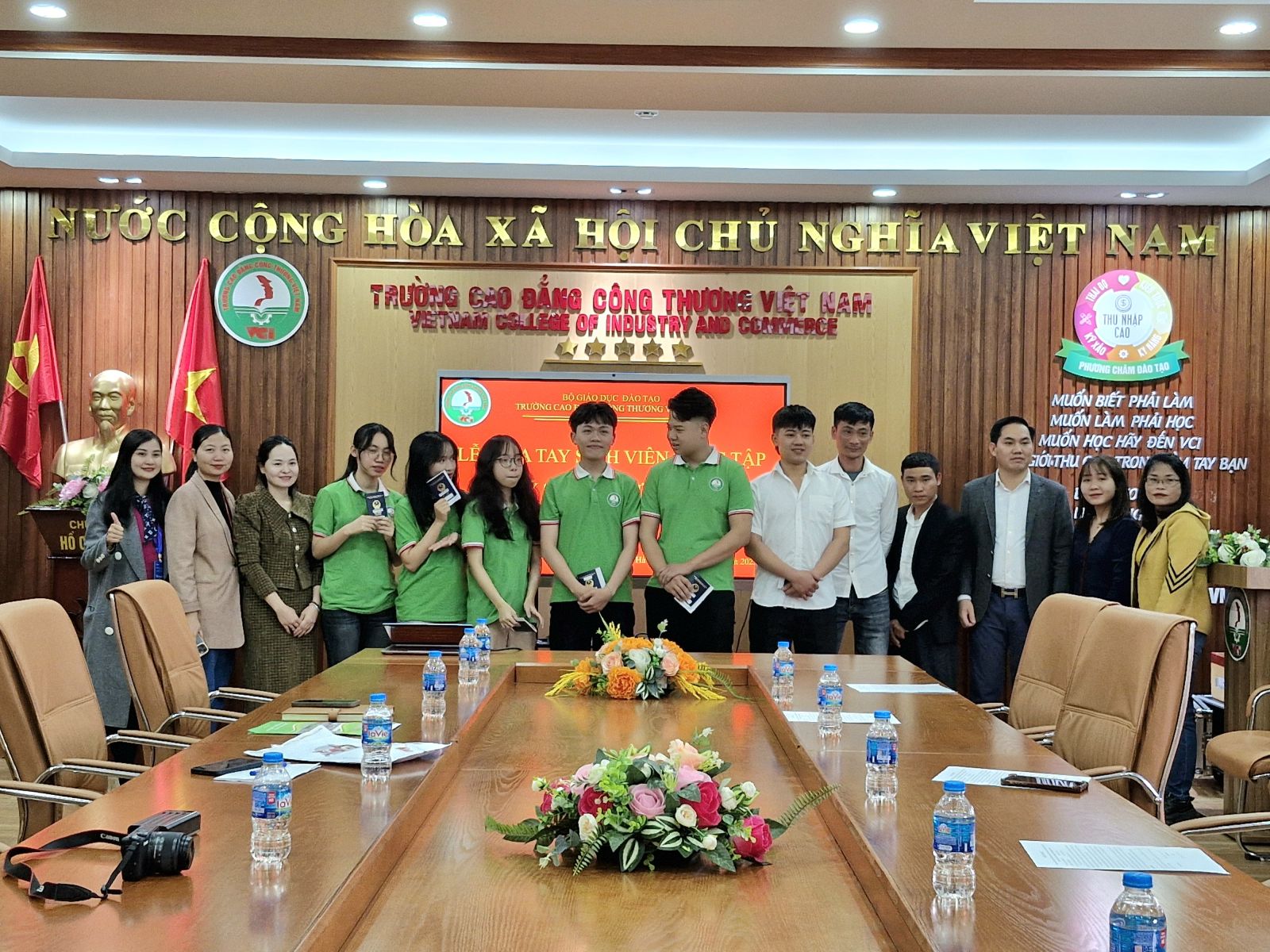LỄ CHIA TAY SINH VIÊN THỰC TẬP VÀ KỸ SƯ TRƯỚC KHI SANG NHẬT BẢN