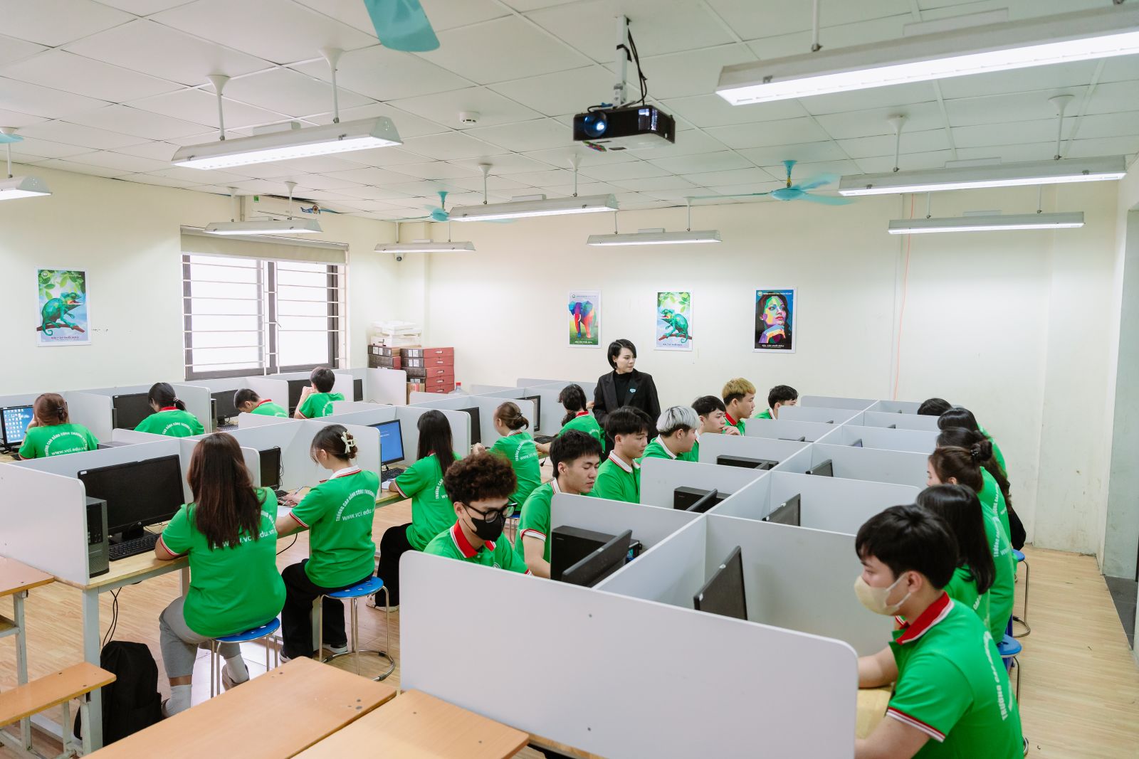 NGÀNH QUẢN TRỊ VĂN PHÒNG LÀ GÌ? CƠ HỘI NGHỀ NGHIỆP VÀ MỨC LƯƠNG
