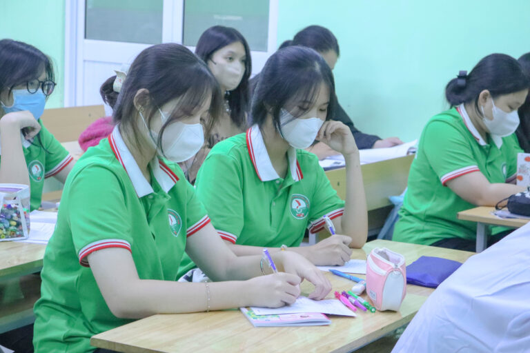 NGÀNH PHIÊN DỊCH TIẾNG ANH DU LỊCH LÀ GÌ VÀ RA TRƯỜNG LÀM GÌ?