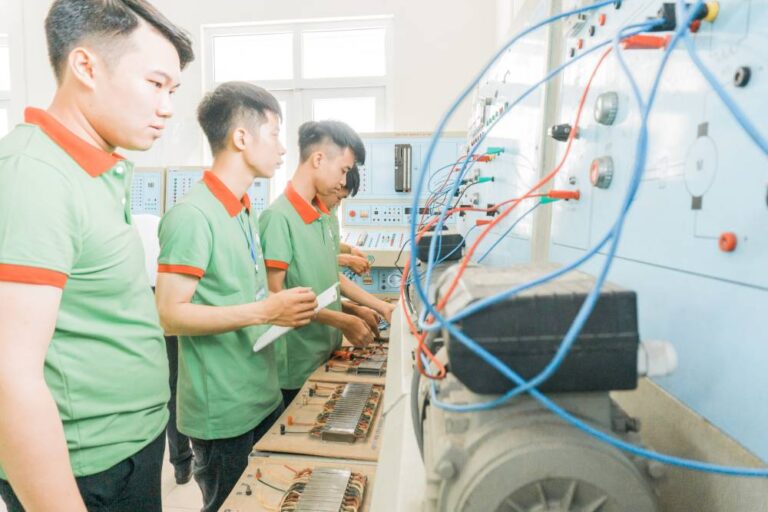 NGÀNH ĐIỆN CÔNG NGHIỆP LÀ GÌ? HỌC XONG RA TRƯỜNG LÀM GÌ?